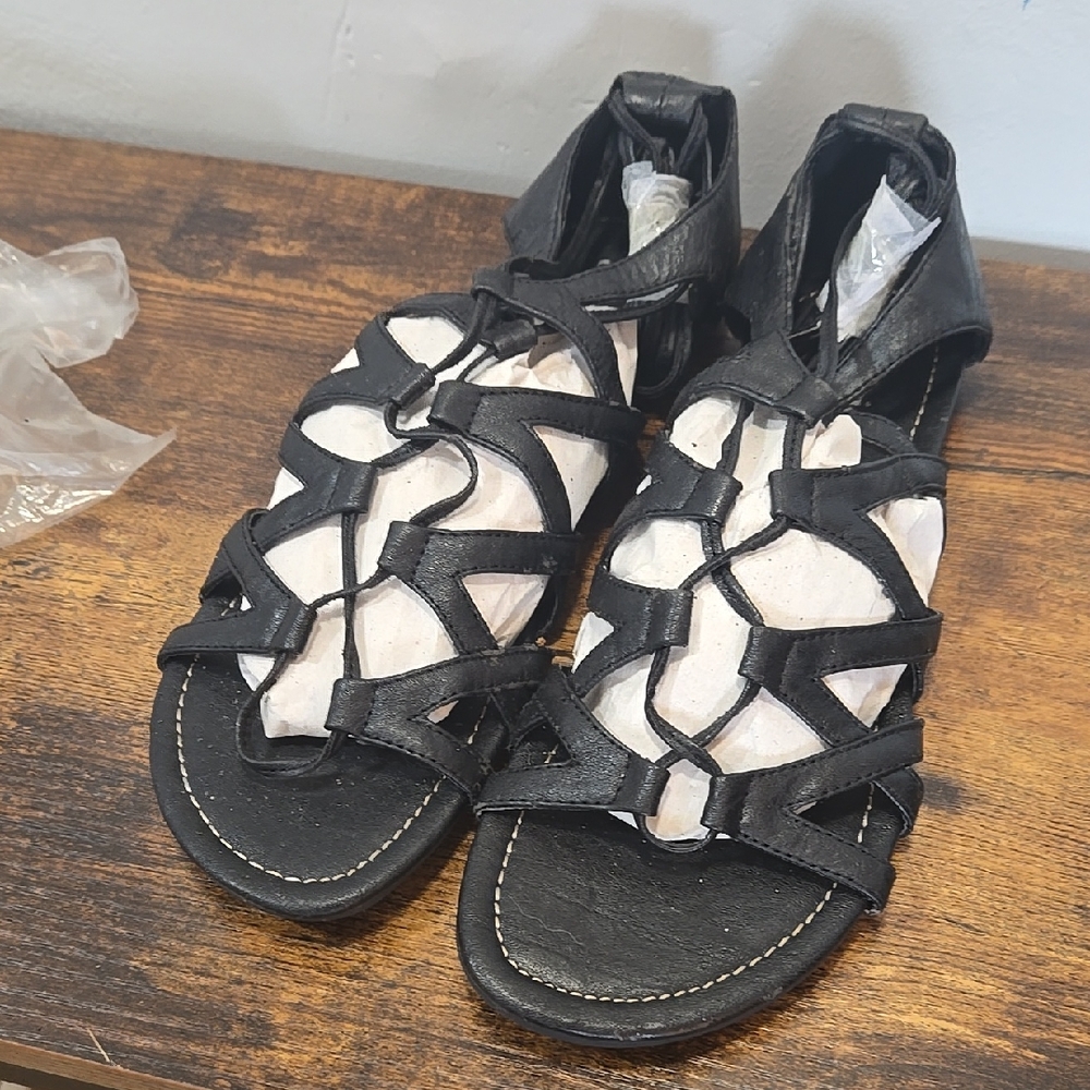 ICON Black Geometric Gladiator Strap Sandals